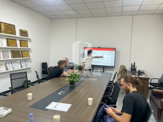 從屏幕對(duì)面到面對(duì)面,外國(guó)客戶(hù)來(lái)考察炭化爐